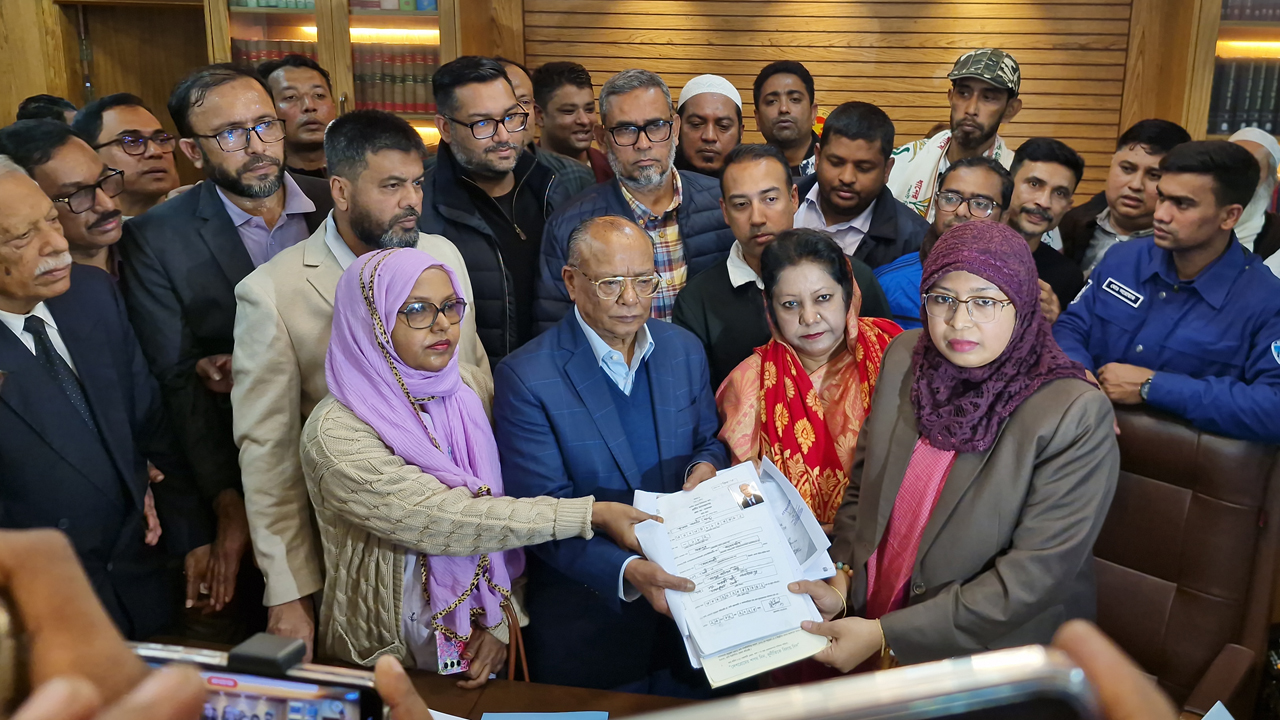 ফেনীতে খালেদা জিয়ার আসনে বিএনপির বিকল্প প্রার্থীর মনোনয়ন জমা