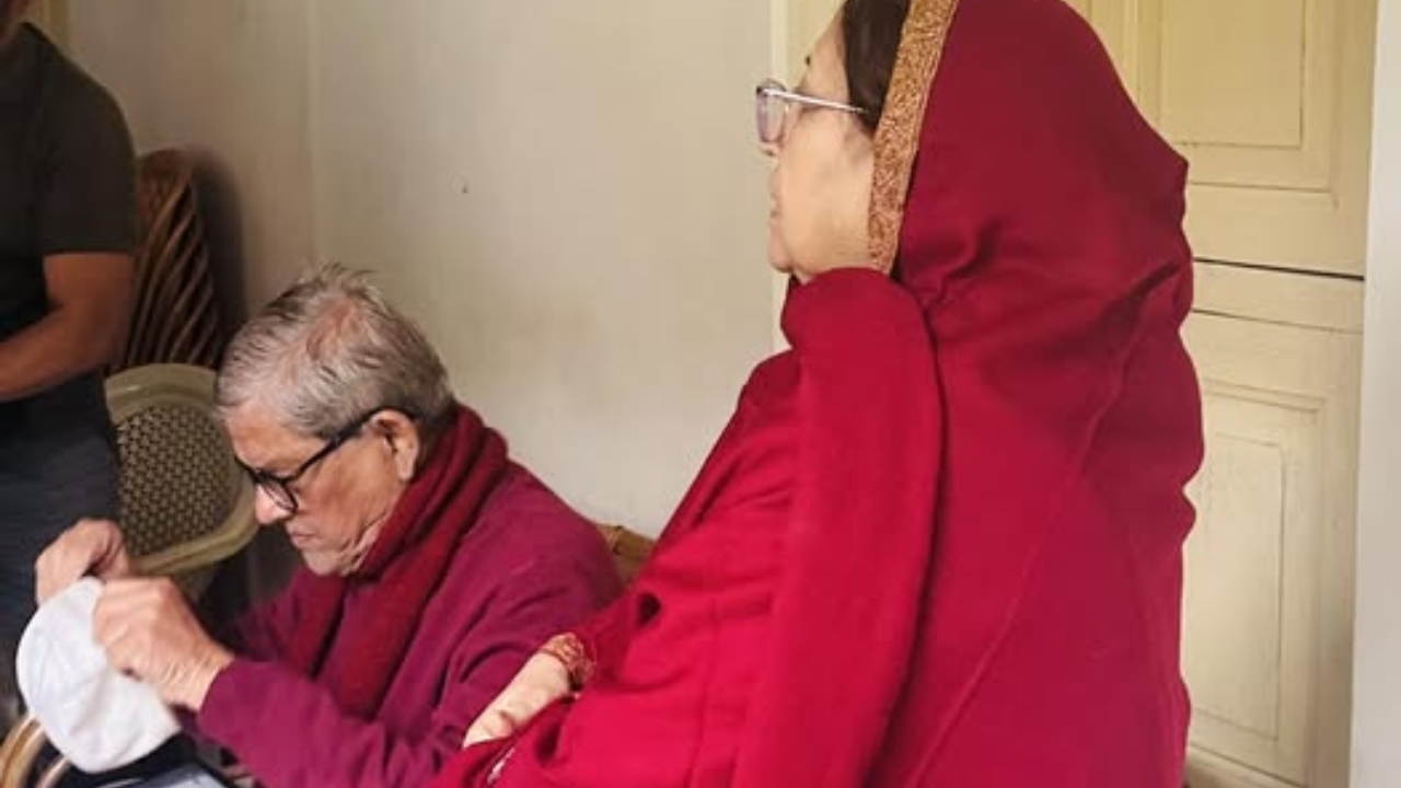 মনোনয়নপত্র জমা দিলেন মির্জা ফখরুল,চাইলেন নেতাকর্মীদের দোয়া