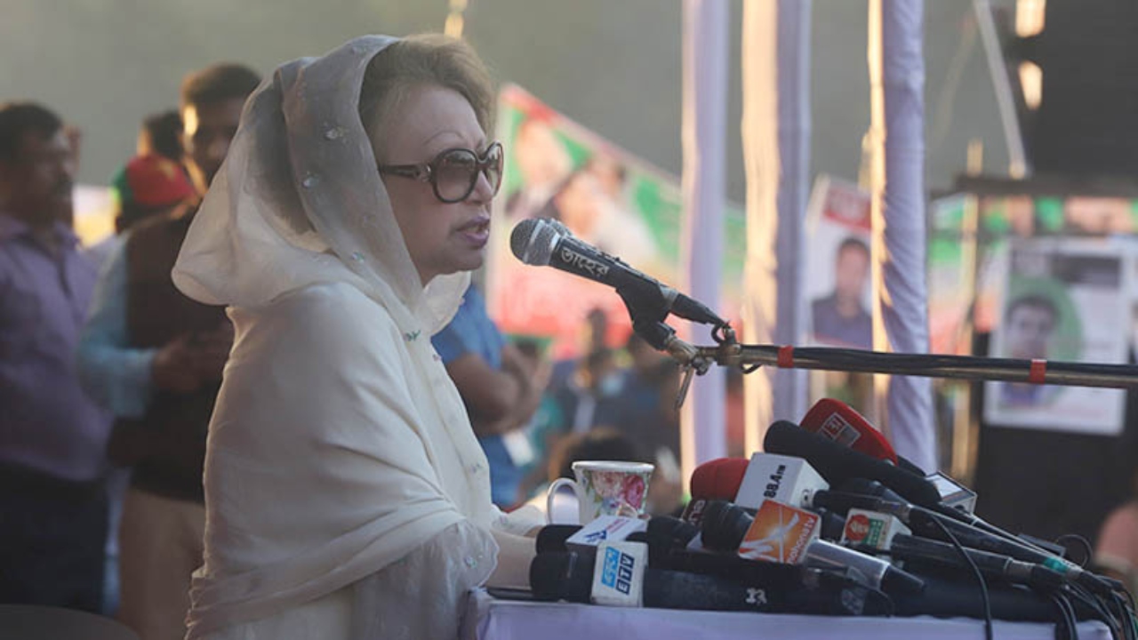 সোহরাওয়ার্দী উদ্যানে সেই জ্বালাময়ী বক্তব্যের পর আর জনসমাবেশে যেতে পারেননি খালেদা জিয়া
