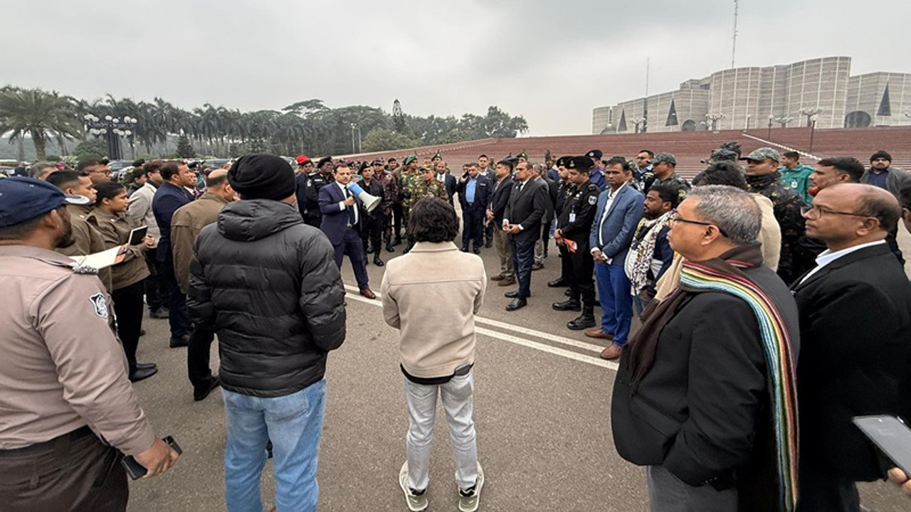 মানিক মিয়া অ্যাভিনিউজুড়ে বেগম জিয়ার জানাজার প্রস্তুতি