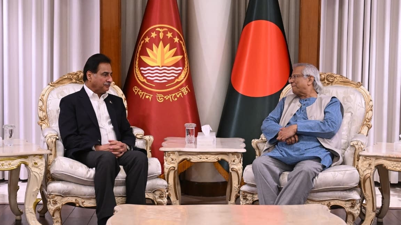 প্রধান উপদেষ্টার সঙ্গে পাকিস্তানের স্পিকারের সাক্ষাৎ