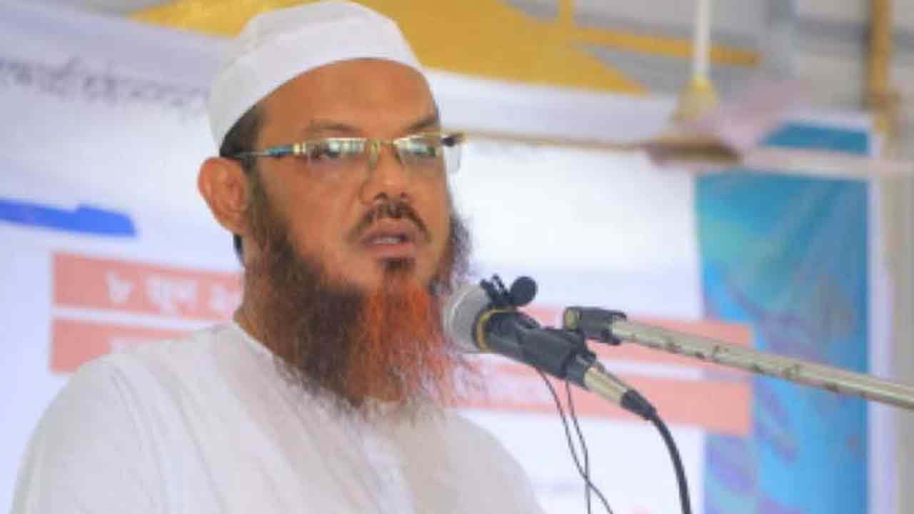 মুফতি ফয়জুল করিমের জন্য আসন ছাড়ল যে দল