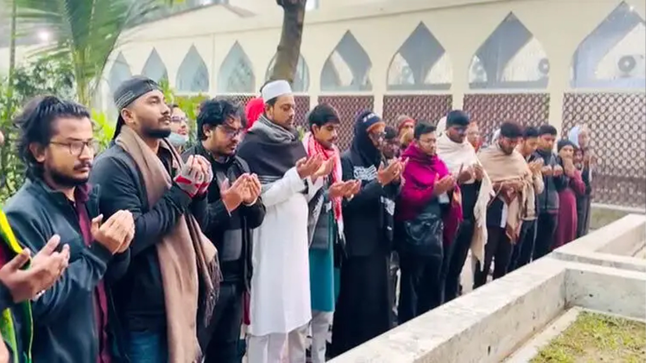 ওসমান হাদির কবর জিয়ারতের মাধ্যমে শুরু হলো আজাদী পদযাত্রা