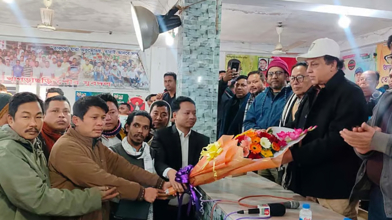 জামায়াতের সঙ্গে জোটের প্রতিবাদে খাগড়াছড়িতে এনসিপির তিন শতাধিক নেতা-কর্মীর বিএনপিতে যোগদান