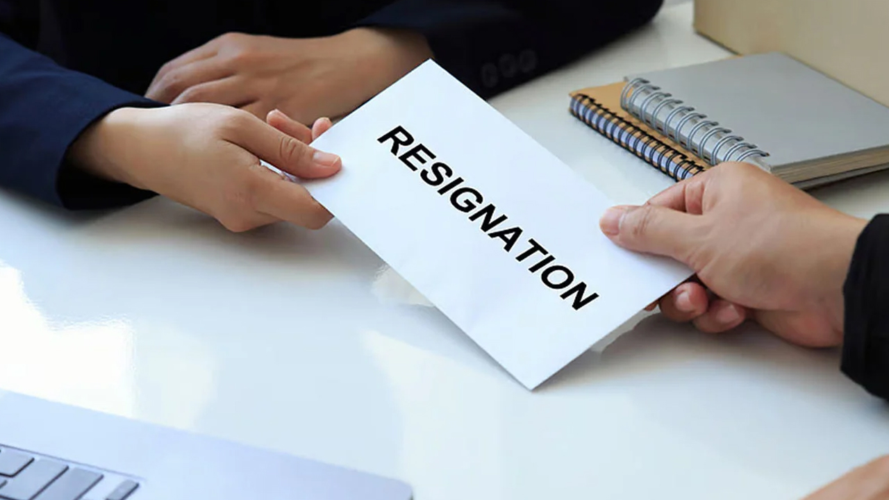 অসুস্থ মাকে &lsquo;শেল্টার হোমে&rsquo; রেখে অফিসে আসতে বলায় চাকরি ছাড়লেন কর্মী