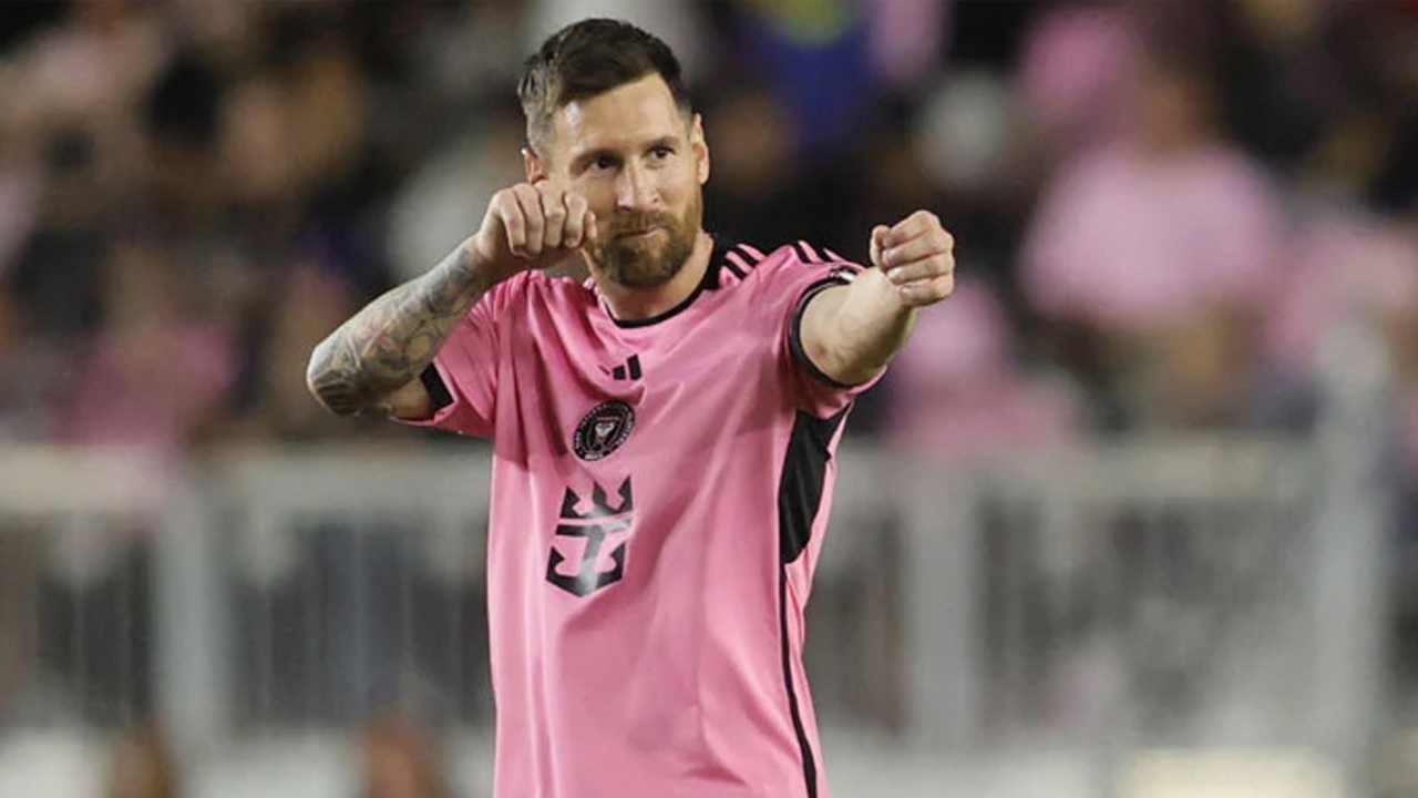 নিজেকে &lsquo;ভীষণ রকম অদ্ভুত&rsquo; মানুষ বললেন মেসি