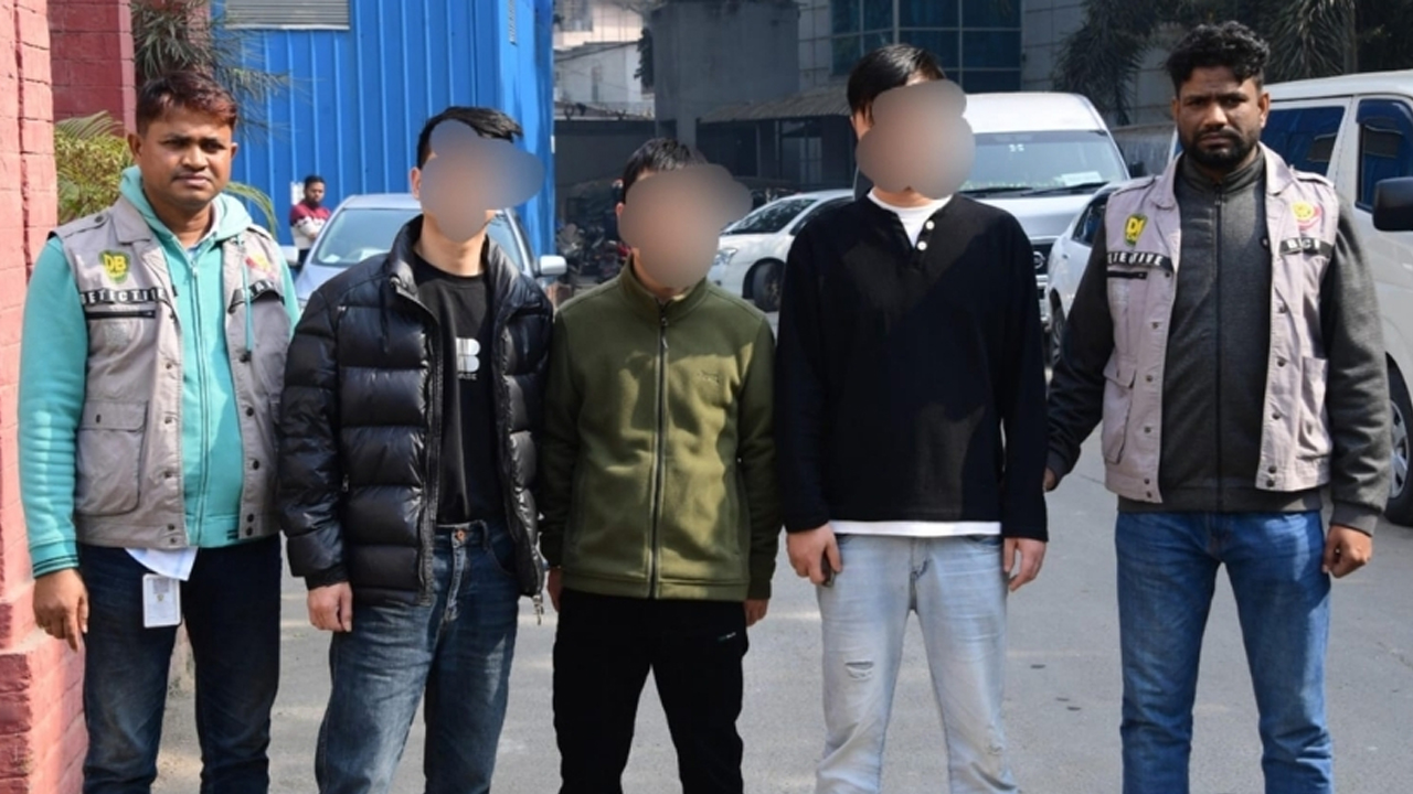 রাজধানীতে আইফোন তৈরির &lsquo;মিনি কারখানা&rsquo;: ৩ চীনা নাগরিক গ্রেপ্তার