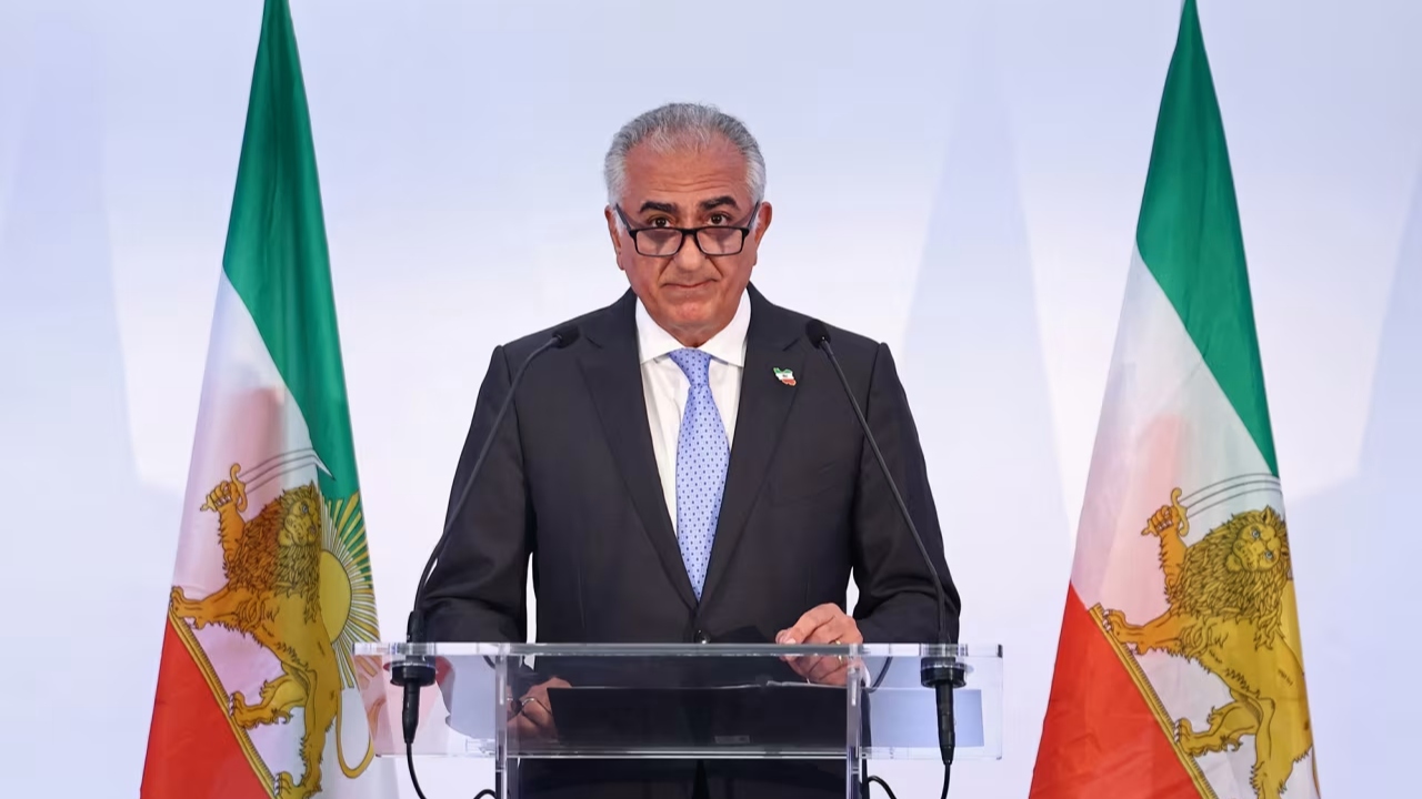 বিক্ষোভকারীদের সহায়তায় হস্তক্ষেপে প্রস্তুত থাকতে ট্রাম্পকে আহ্বান রেজা পাহলভির