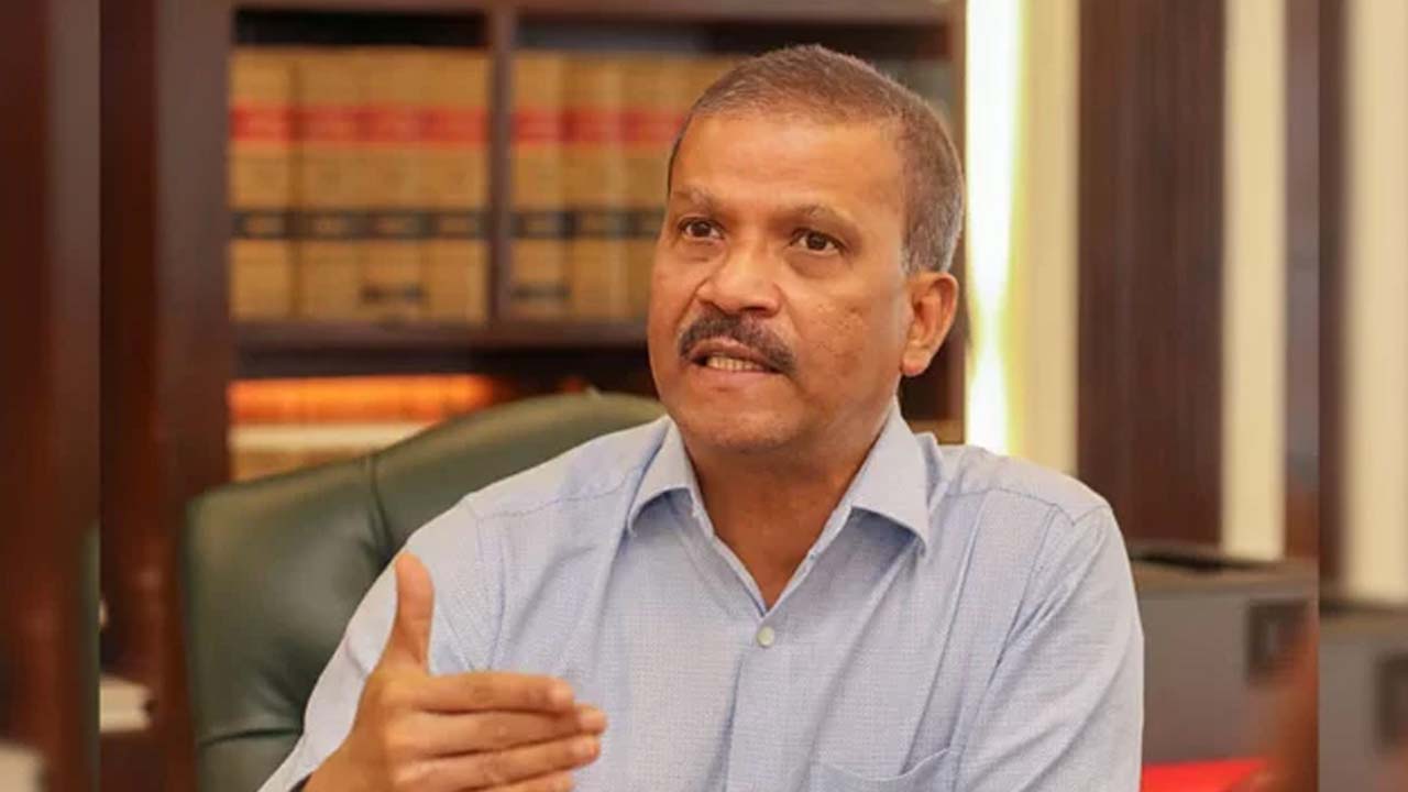 আ. লীগের কিছু সন্ত্রাসীর জামিন হয়েছে, এর দায় বিচারপতিদের: আইন উপদেষ্টা