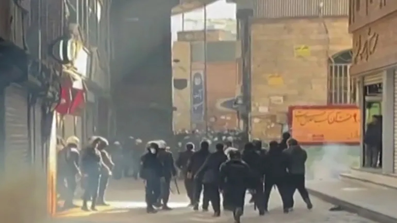 জাতীয় স্বার্থ ও জনসম্পত্তি রক্ষার অঙ্গীকার ইরানের সেনাবাহিনীর