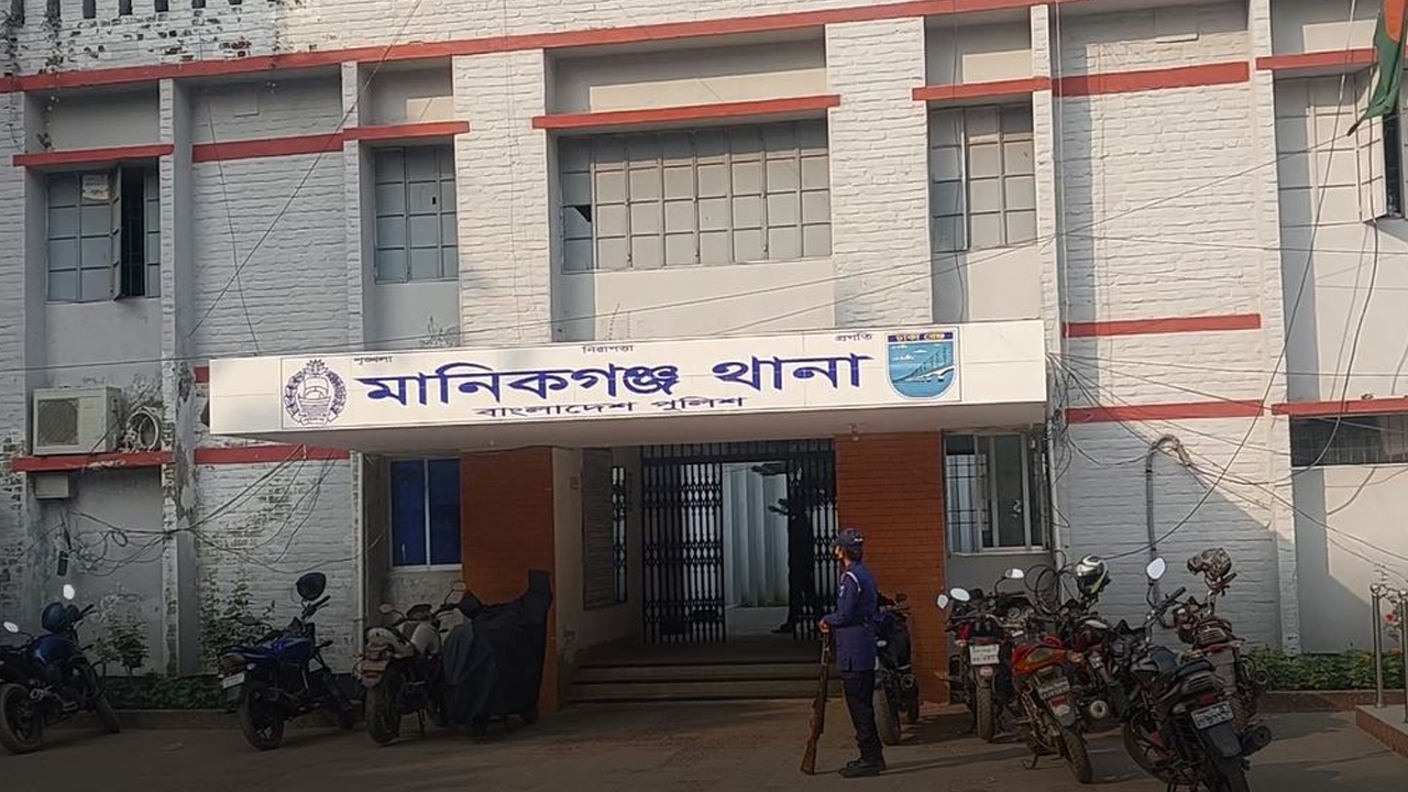 মানিকগঞ্জ হাসপাতালে গৃহবধূকে ধর্ষণ, দুই আনসার সদস্য আটক