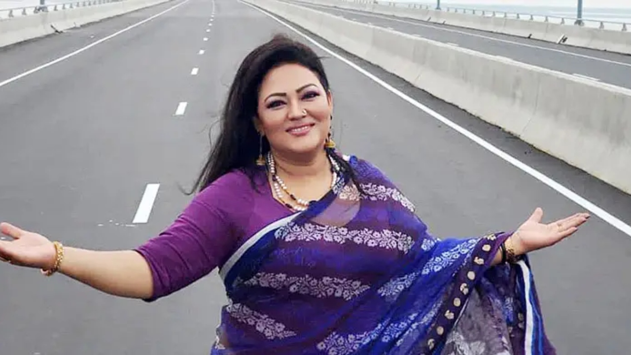 মমতাজের তিন বাড়িসহ জমি জব্দের আদেশ