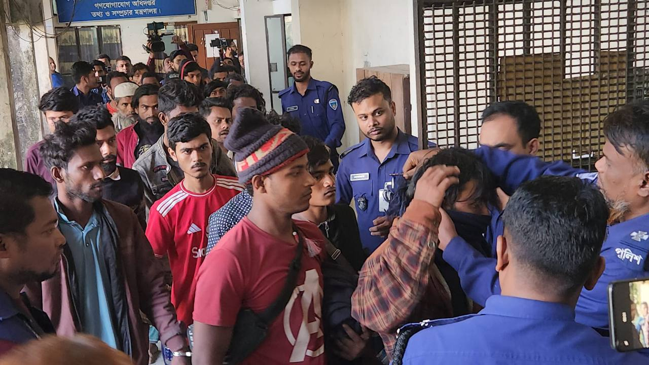 মিয়ানমার থেকে পালিয়ে আসা ৫২ জন কারাগারে