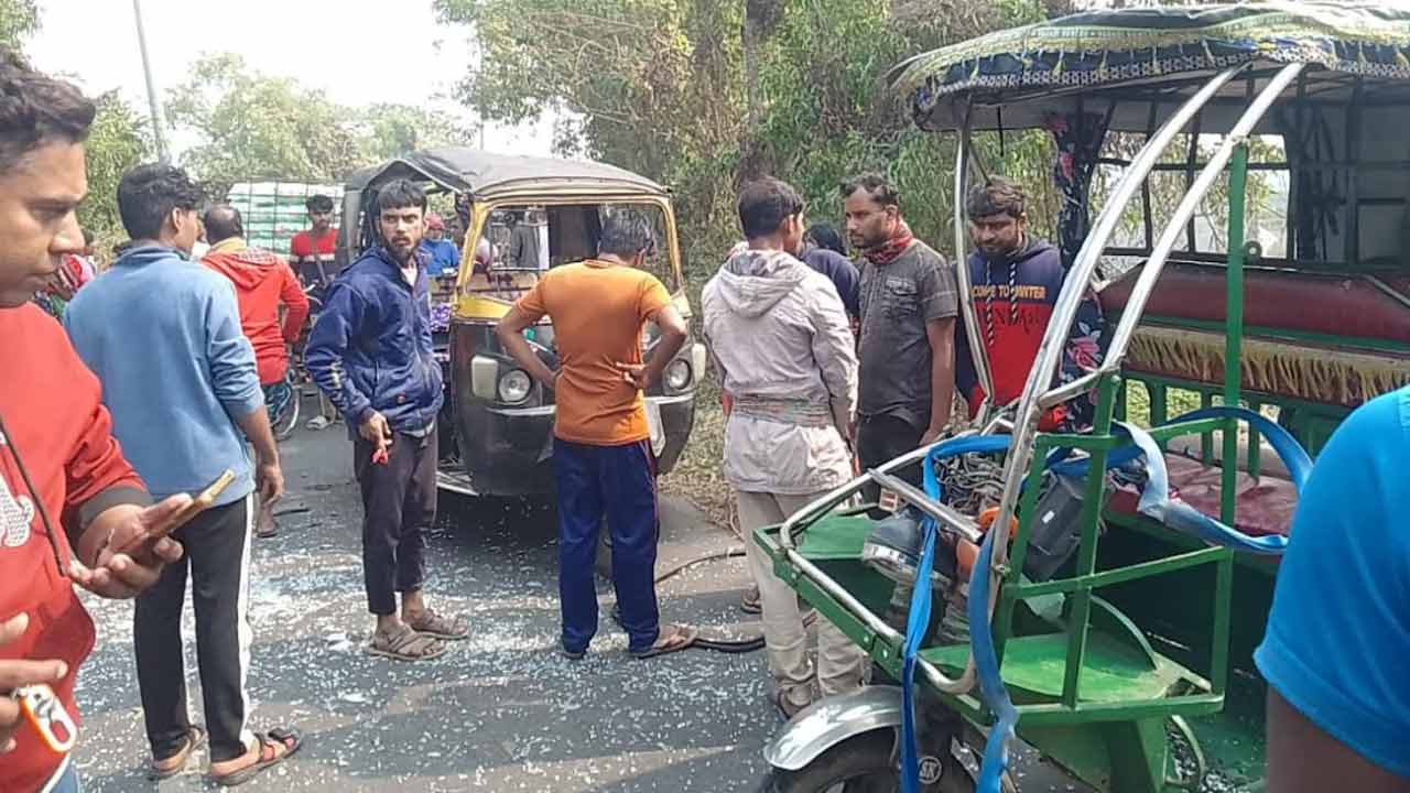 গোপালগঞ্জে মাহিন্দ্রা-ইজিবাইক সংঘর্ষে ৫ মাসের শিশুর মৃত্যু