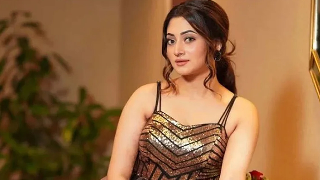 শুটিং সেট থেকে পূজা চেরির ভিডিও ফাঁস