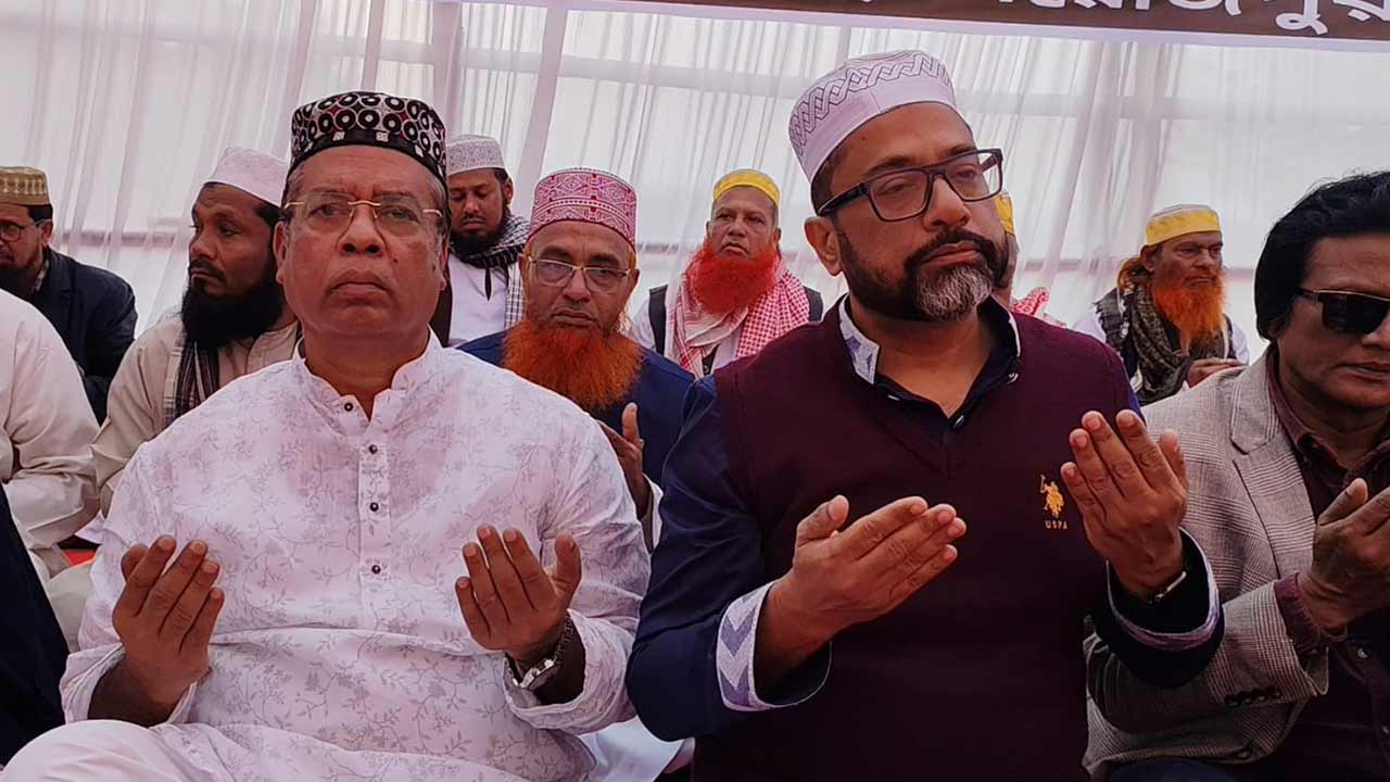 পিরোজপুরে খালেদা জিয়ার রুহের মাগফেরাত কামনায় দোয়া মাহফিল ও খাবার বিতরণ