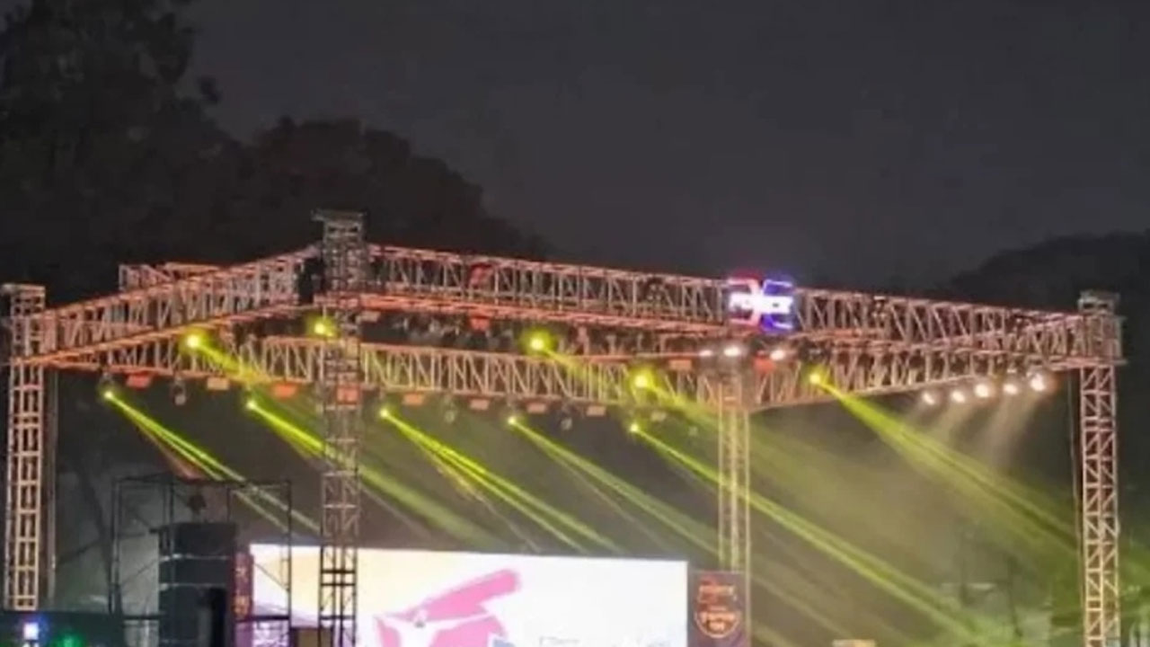 ডাকসু নেতার &lsquo;গোলামী না সংস্কার&rsquo; স্লোগানের বিপরীতে শিক্ষার্থীদের &lsquo;যুক্তরাজ্যের চাকরি&rsquo;