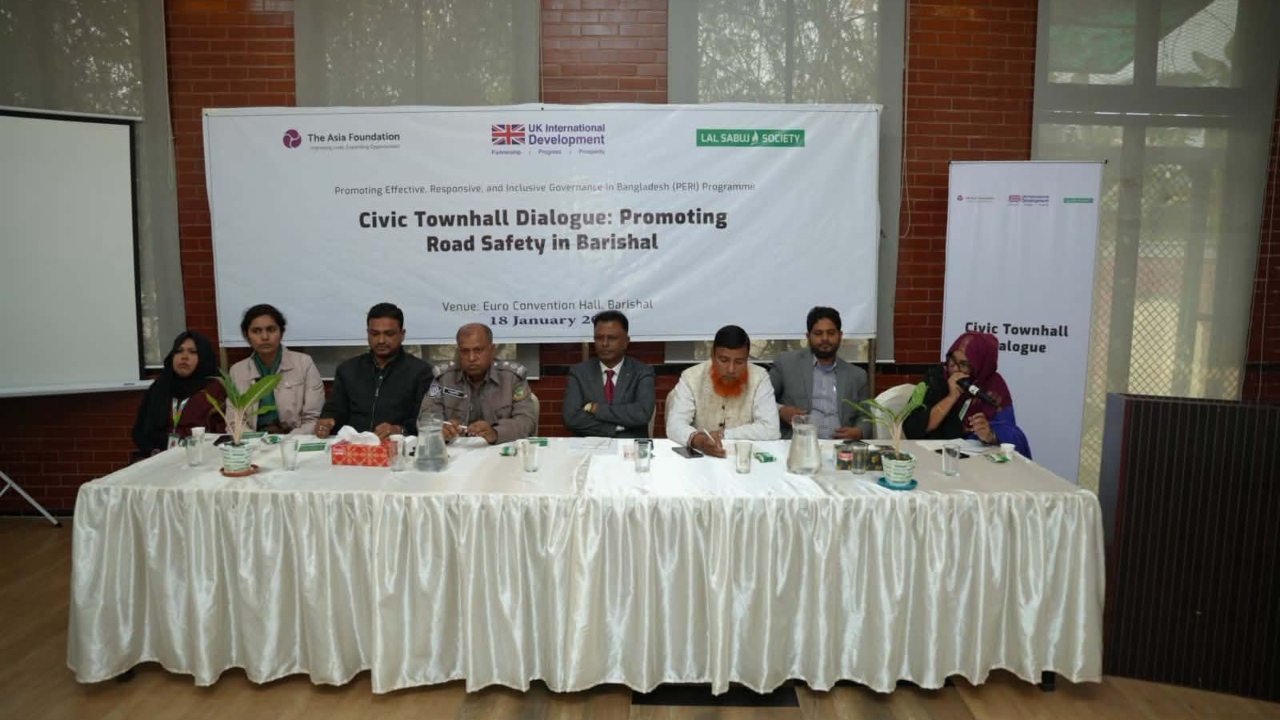 নিরাপদ সড়ক নিশ্চিতকরণে বরিশালে টাউনহল মিটিং অনুষ্ঠিত