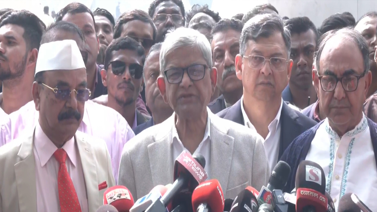 জিয়াউর রহমানের সমাধিতে শ্রদ্ধা জানিয়ে যে বার্তা দিলেন মির্জা ফখরুল