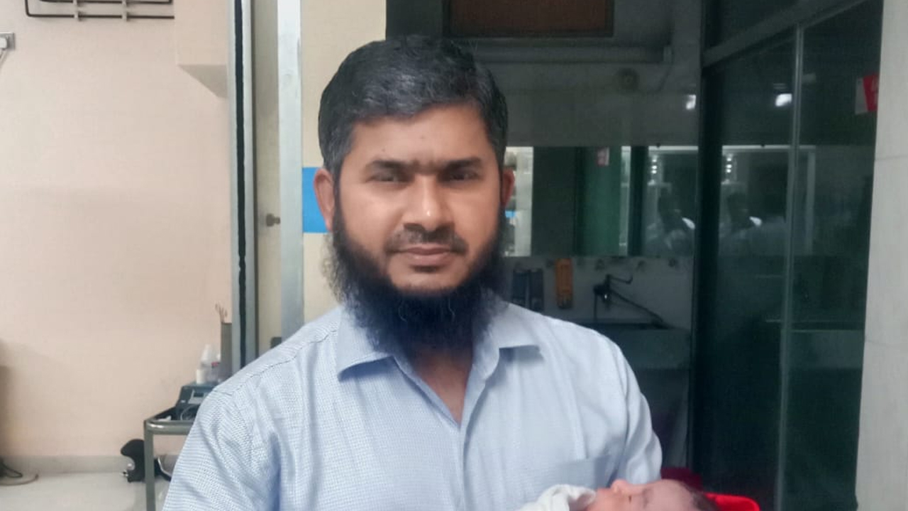 ডিগ্রি ব্যবহার ইস্যুতে ডা. খালিদুজ্জামানকে শোকজ