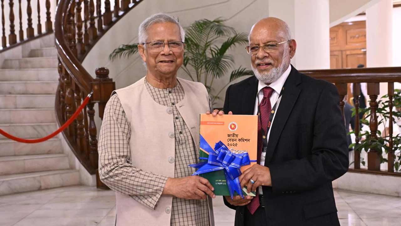 নবম জাতীয় বেতন কমিশনের প্রতিবেদন পেশ