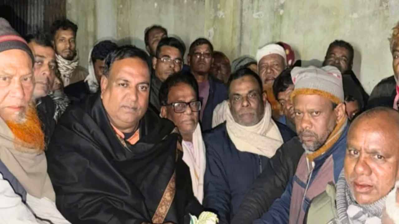 পাবনায় পাঁচ শতাধিক আওয়ামী লীগ নেতাকর্মীর বিএনপিতে যোগদান