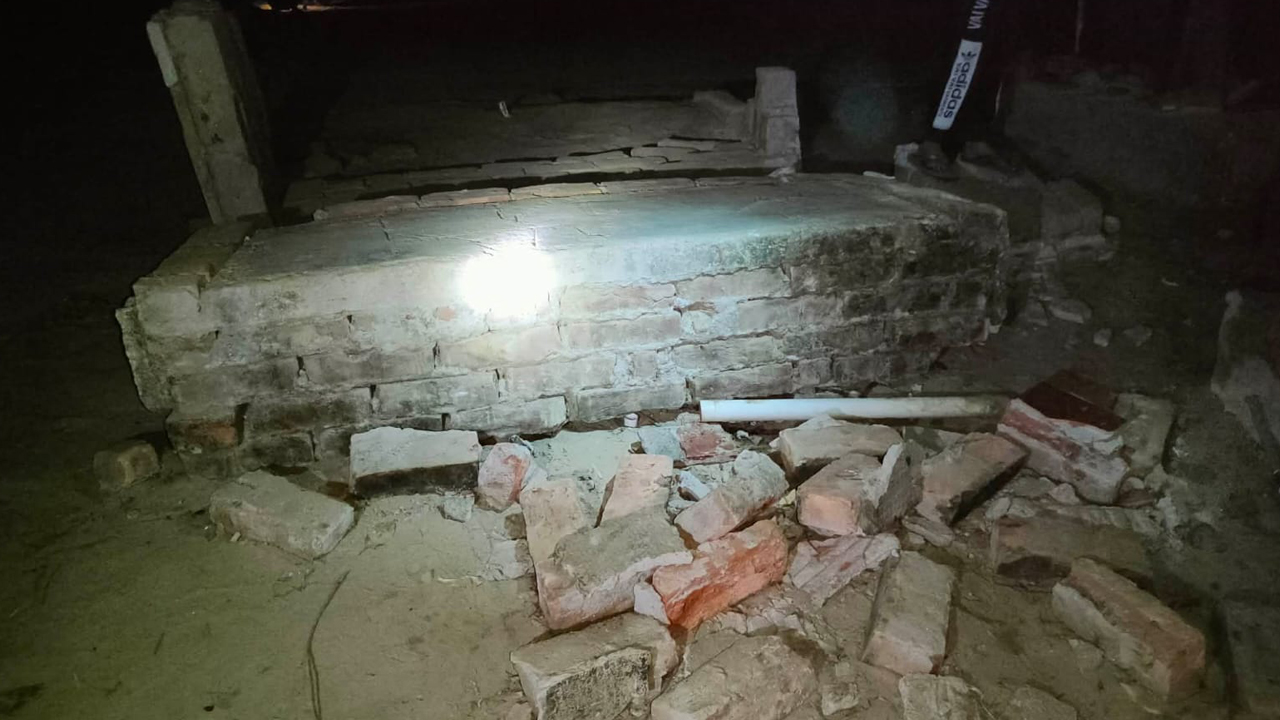 সিরাজগঞ্জে বেসিনসহ দেয়াল ধসে দুই শিশুর মৃত্যু