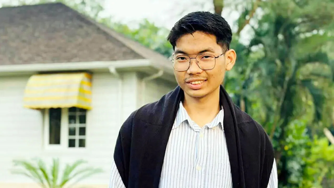 ডাকসু থেকে পদত্যাগের সিদ্ধান্ত সর্বমিত্র চাকমার, চেয়েছেন ক্ষমা