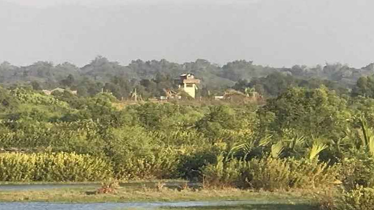 টেকনাফ সীমান্তে আরাকান আর্মির গুলি, বাংলাদেশি দুই কিশোর আহত