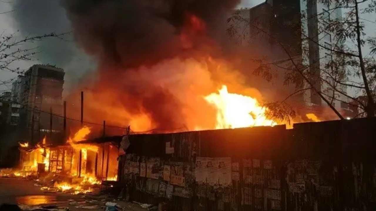 উত্তরায় কাঁচাবাজারে আগুন, নিয়ন্ত্রণে ফায়ার সার্ভিস&nbsp;