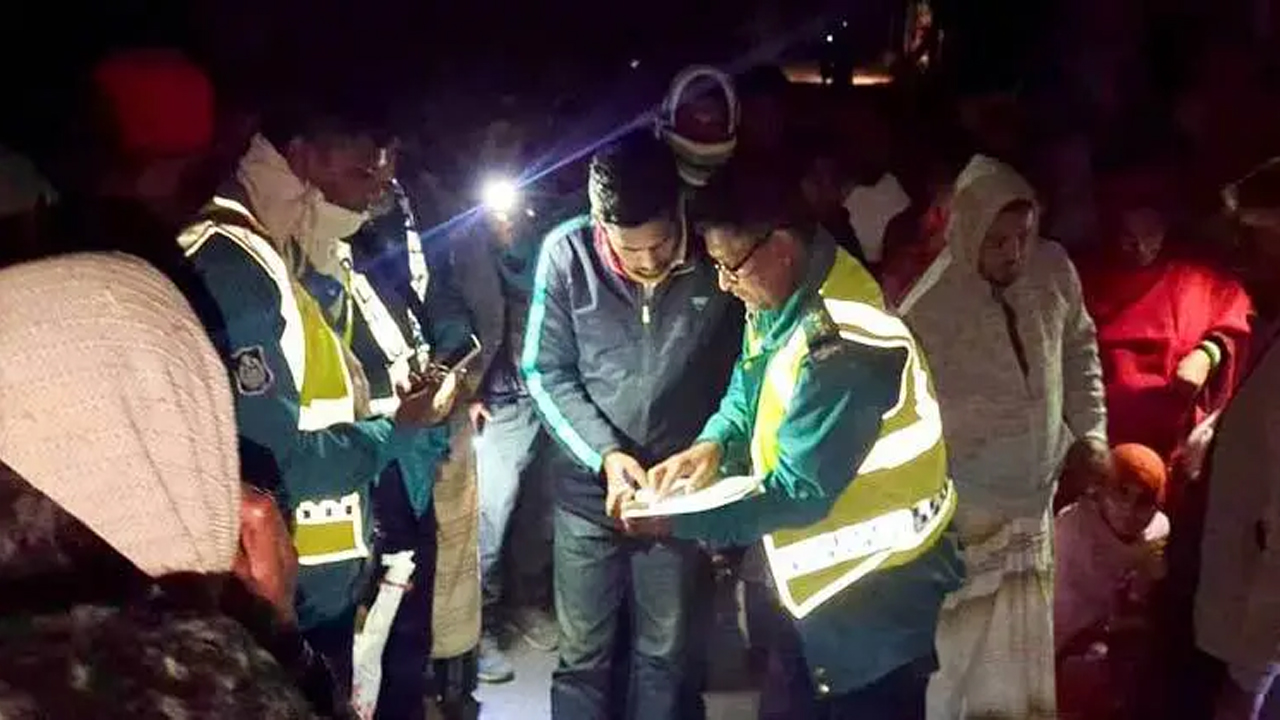 রাজশাহীতে মাকে খুন করে রাস্তায় ফেলে গেলেন ছেলে