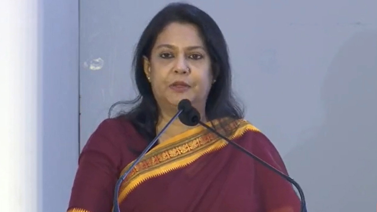 অযথা হর্ন বাজানো শুধু বিরক্তিকর নয়, শাস্তিযোগ্য অপরাধ: পরিবেশ উপদেষ্টা