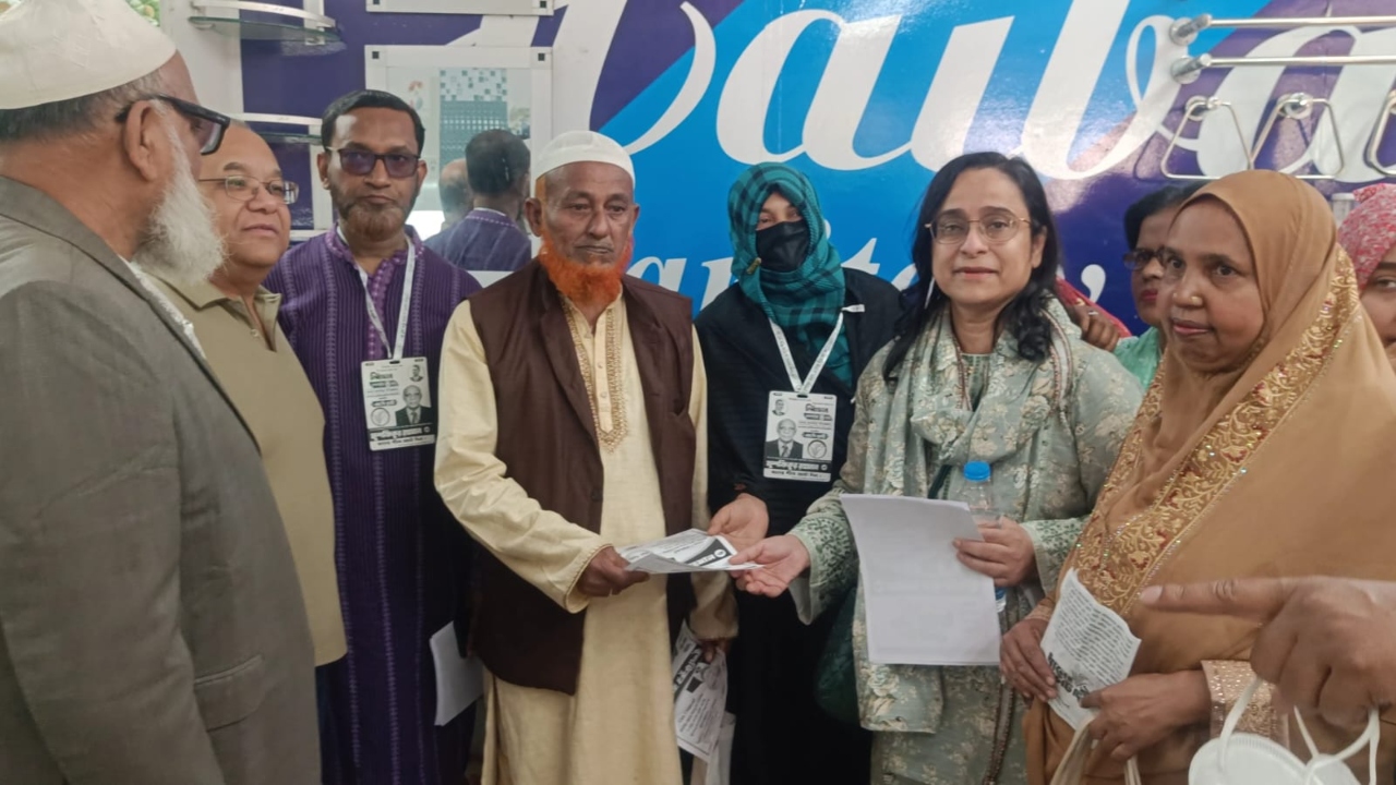 ব্রাহ্মণবাড়িয়ায় নির্বাচনী প্রচারণায় প্রার্থীর স্বজনরাও মাঠে