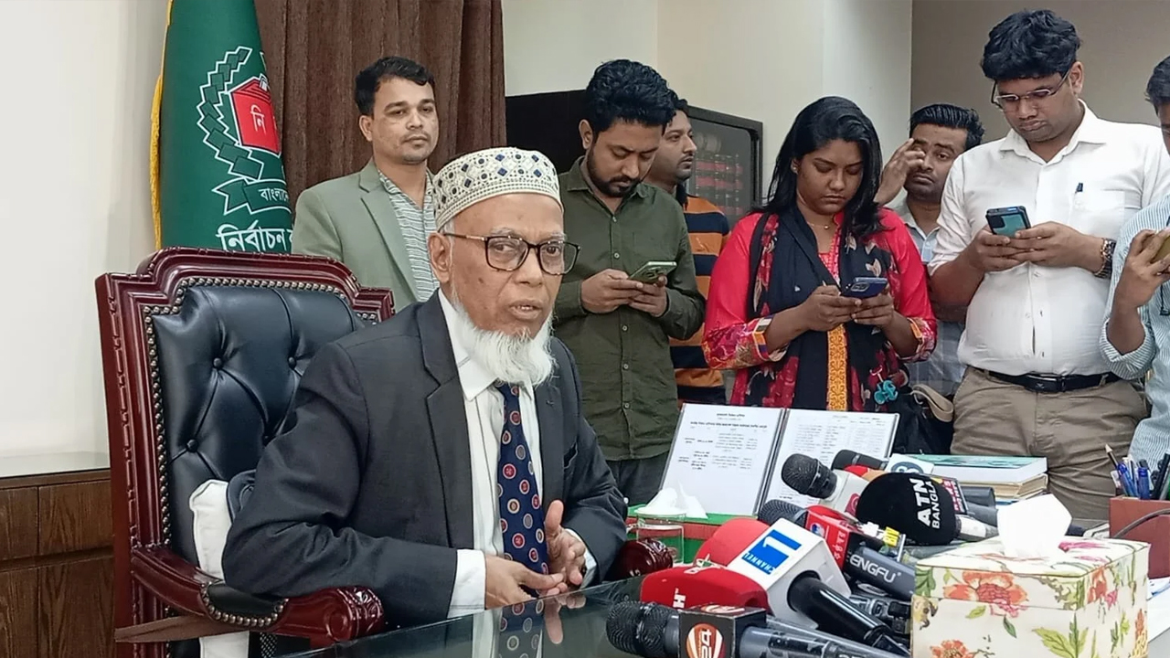 নির্বাচনি দায়িত্বে আচরণবিধি প্রতিপালনে ব্যর্থ হলে ব্যবস্থা : ইসি মাছউদ