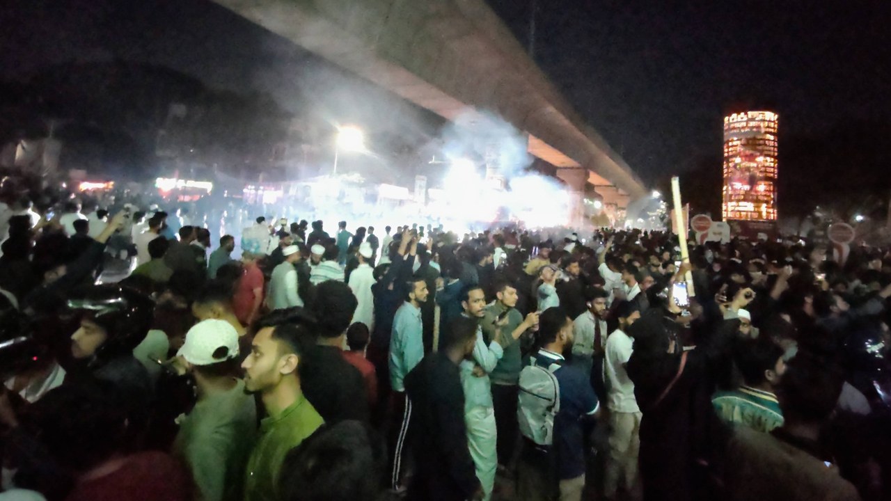 ফের শাহবাগ অবরোধ করেছে ইনকিলাব মঞ্চ