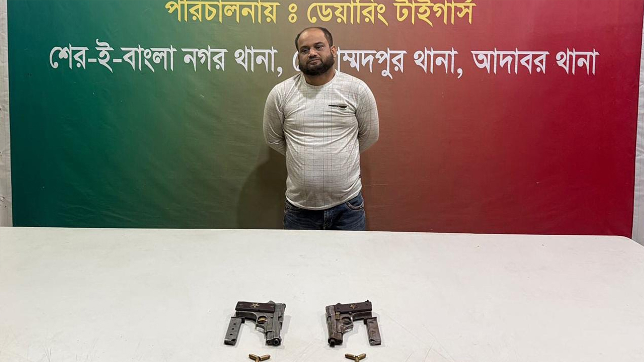 মোহাম্মদপুরে কৃষি মার্কেট এলাকা থেকে অস্ত্রধারী চাঁদাবাজ আটক