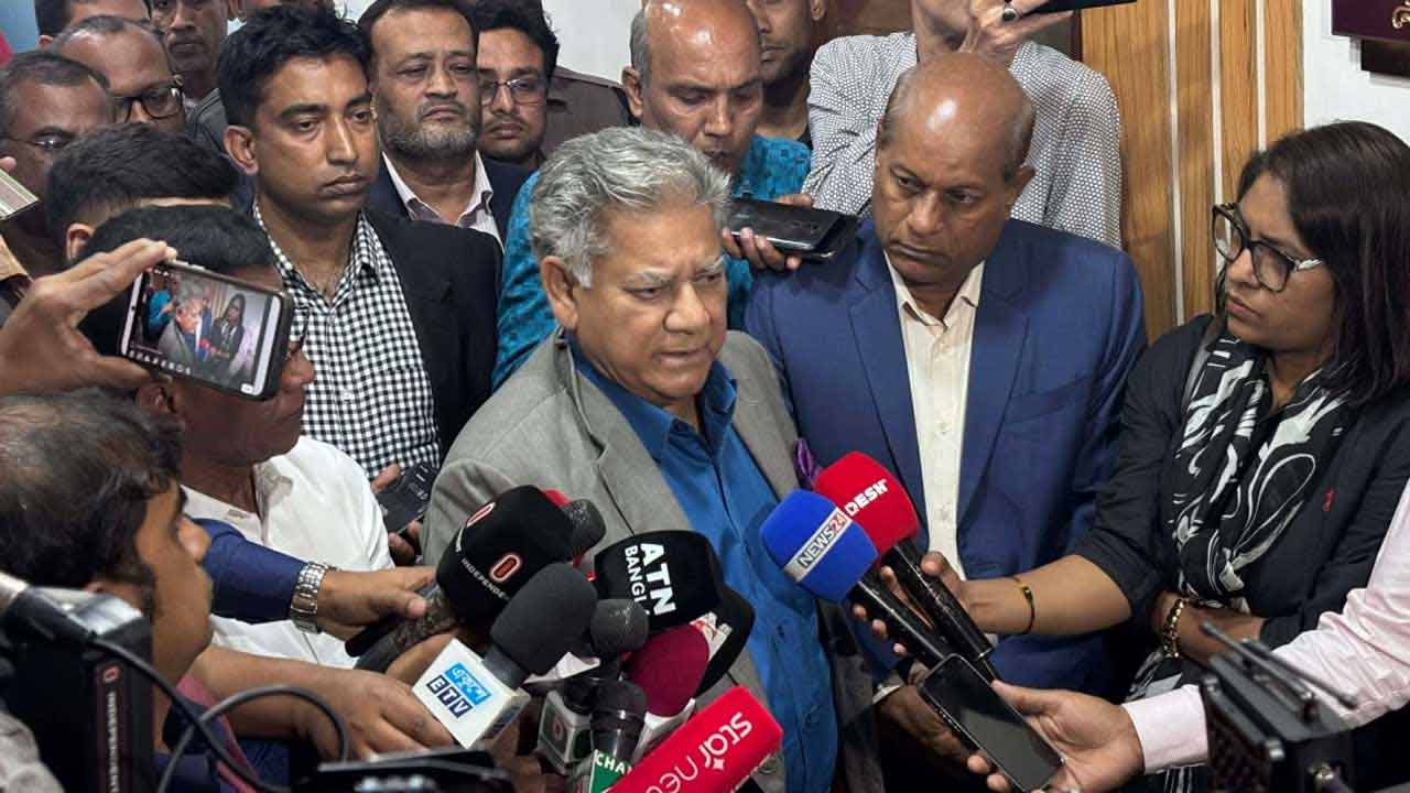 &lsquo;সরকার হার্ডলাইনে যাওয়ার সিদ্ধান্ত নিয়েছে&rsquo;