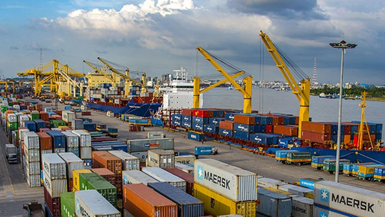 চট্টগ্রাম বন্দরের লাগাতার ধর্মঘট স্থগিত ঘোষণা