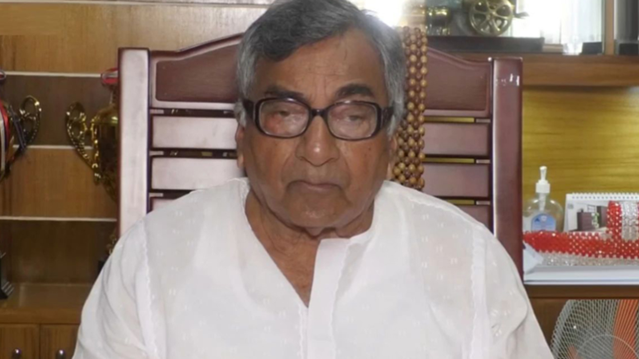 সাবেক মেয়রের বিরুদ্ধে ৫ কোটি টাকা আত্মসাতের মামলা