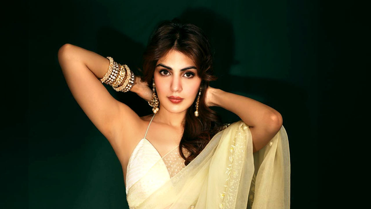 বলিউডে নিজের দুর্দশা নিয়ে মুখ খুললেন রিয়া চক্রবর্তী