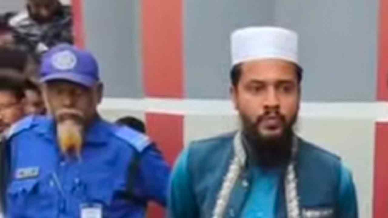 মুরাদনগরে টাকা বিতরণের অভিযোগে জামায়াত নেতা আটক