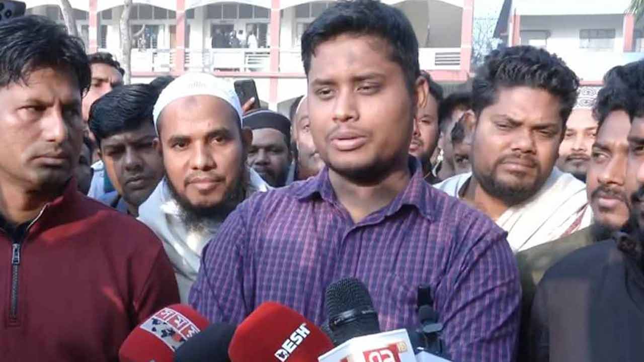 ভোট দিয়ে যা বললেন হাসনাত আবদুল্লাহ