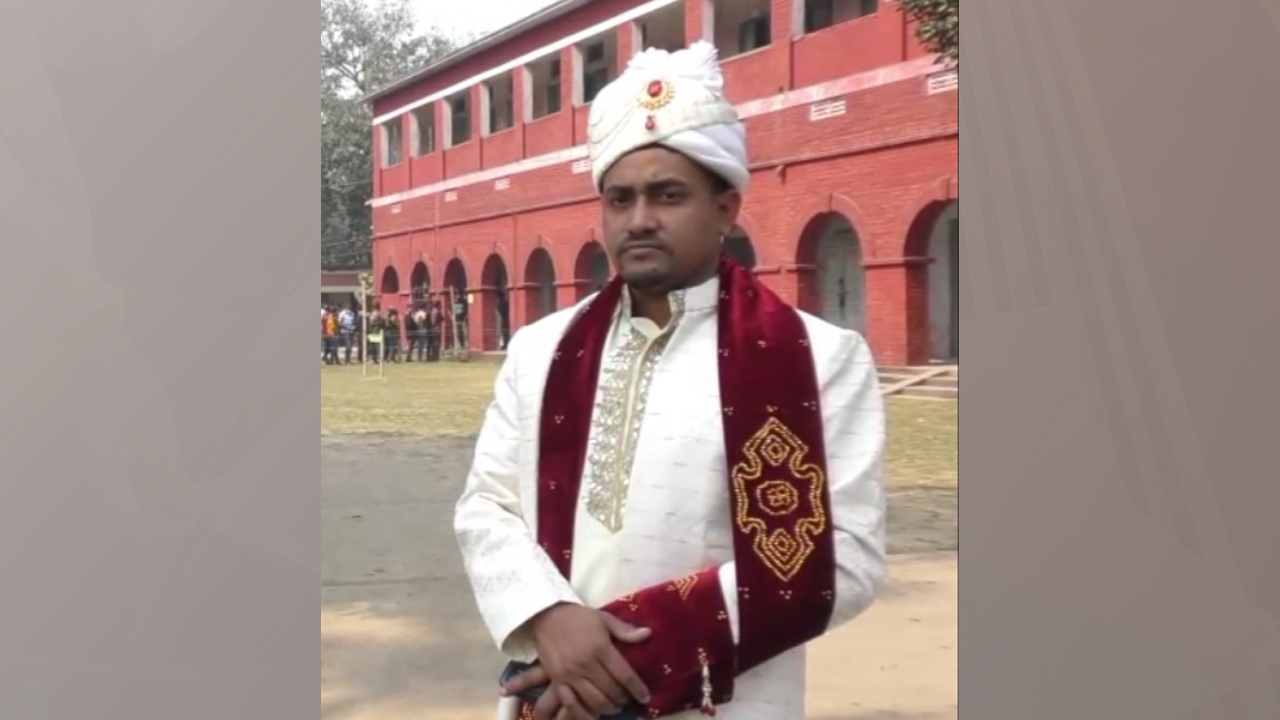 বিয়ের দিনে ভোটকেন্দ্রে বরের সাজে যুবক, বললেন- &lsquo;আগে ভোট, পরে বিয়ে&rsquo;