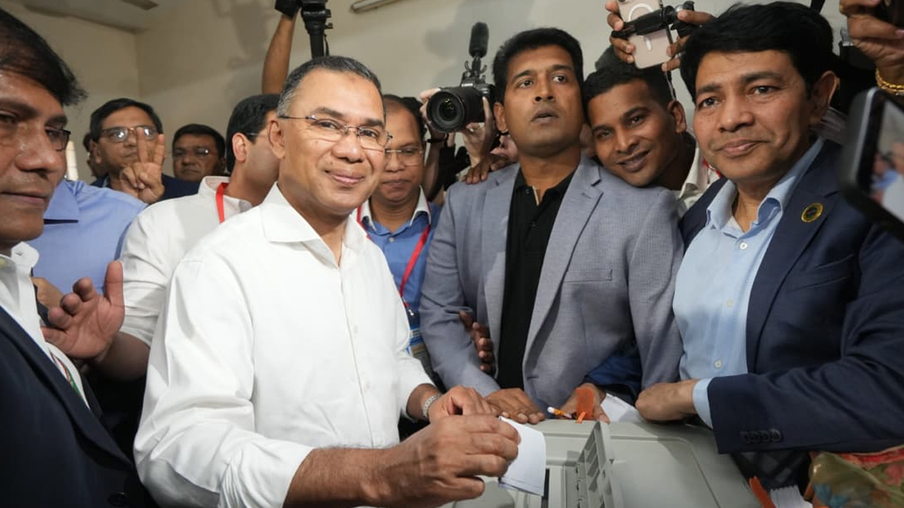 ঢাকা-১৭ আসনে এগিয়ে তারেক রহমান