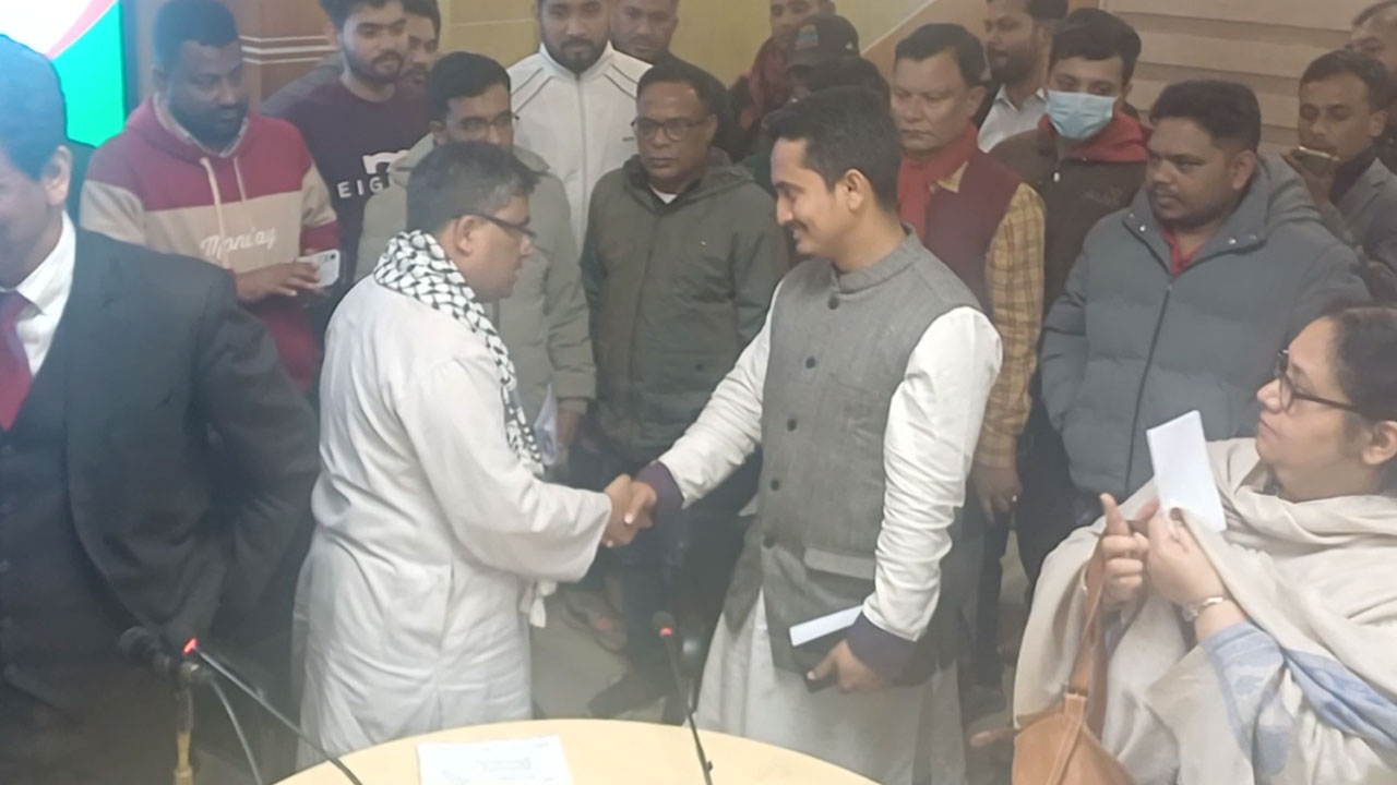 সৌহার্দ্যের নজির গড়লেন সারজিস আলম