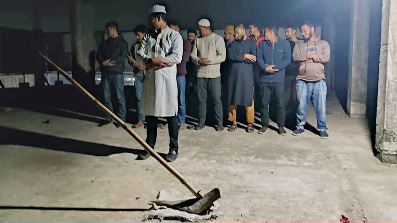 লাঙলের &lsquo;জানাজা&rsquo;, ছবি ভাইরাল