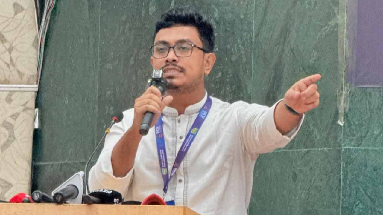 শিবিরের সেই সাহসী সিয়ামের ওপর হামলা, মধ্যরাতে জানালেন ডাকসু ভিপি