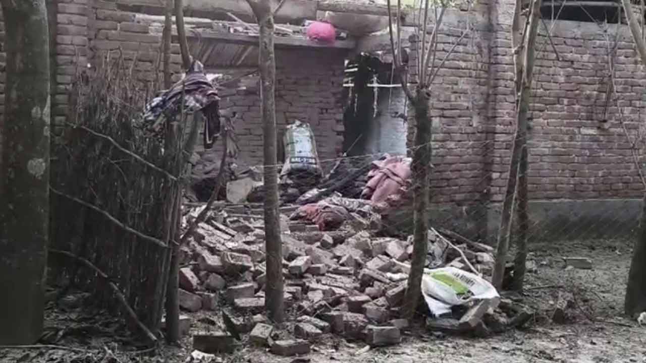 চাঁপাইনবাবগঞ্জে হাতবোমা তৈরির সময় বিস্ফোরণ, নিহত ২