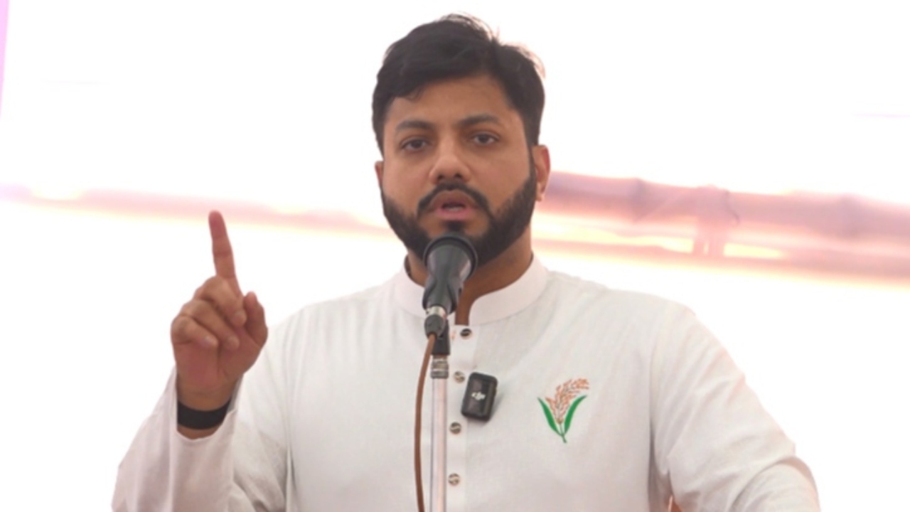 জনগণের ওপর থেকে আর্থিক বোঝার চাপ কমিয়ে আনতে হবে: ইশরাক হোসেন