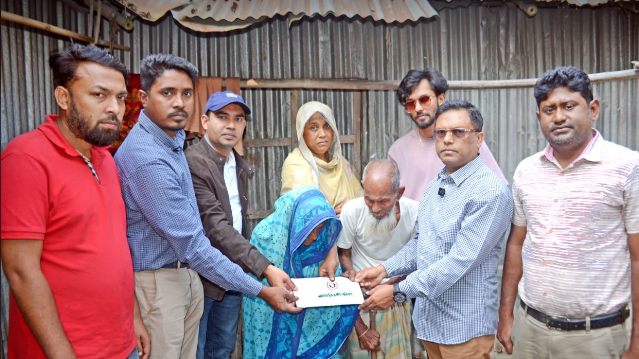 গাইবান্ধায় অসুস্থ কৃষকের পরিবারের পাশে দাঁড়ালেন তারেক রহমান